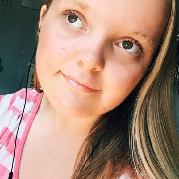 Meet your Posher, Danielle - Picture 1 of 1